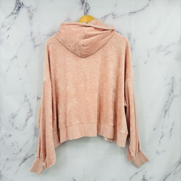 Free People Velour Cropped Oversized Hoodie Pink - Picture 3 of 3
